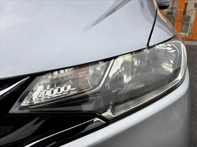 フィット  禁煙 純正オーディオ ドラレコ Pスタート オートエアコン プラズマクラスター 電格ウインカーミラー Aストップ ACソケット SRSエアバック ヘッドライトレベライザー フロアマット ふらつき防止(28枚目)