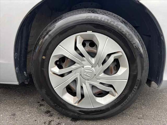 フィット  禁煙 純正オーディオ ドラレコ Pスタート オートエアコン プラズマクラスター 電格ウインカーミラー Aストップ ACソケット SRSエアバック ヘッドライトレベライザー フロアマット ふらつき防止(31枚目)