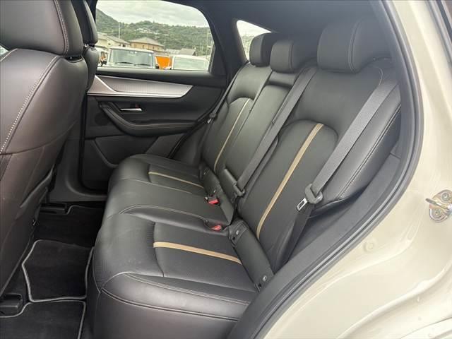 CX-60 XD-ハイブリッド エクスクルーシブスポーツ 4WD パノラマルーフ 360度カメラ マツコネ 前席Pシート シートメモリー スマートブレーキ ベンチレーション 全席シートヒーター ステアリングヒーター スペアキー ETC レーダークルコン(19枚目)