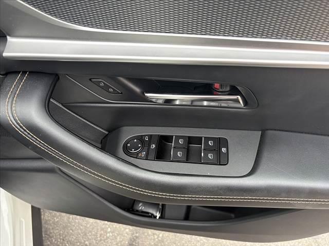 CX-60 XD-ハイブリッド エクスクルーシブスポーツ 4WD パノラマルーフ 360度カメラ マツコネ 前席Pシート シートメモリー スマートブレーキ ベンチレーション 全席シートヒーター ステアリングヒーター スペアキー ETC レーダークルコン(31枚目)