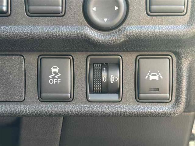 ノート e-パワー B FOUR 禁煙 4WD エマブレ インテリジェントアラウンドビューモニター インテリジェントルームミラー ETC 前後ドラレコ マット バイザー オーディオ オートヘッドライト 電格ミラー ACソケット(6枚目)