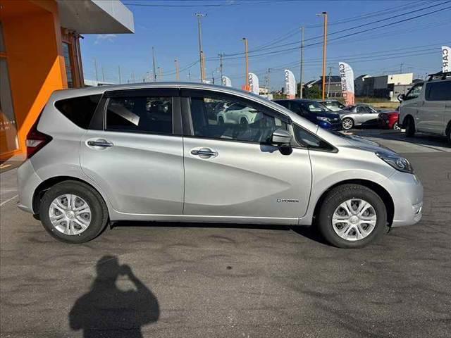 ノート e-パワー B FOUR 禁煙 4WD エマブレ インテリジェントアラウンドビューモニター インテリジェントルームミラー ETC 前後ドラレコ マット バイザー オーディオ オートヘッドライト 電格ミラー ACソケット(11枚目)