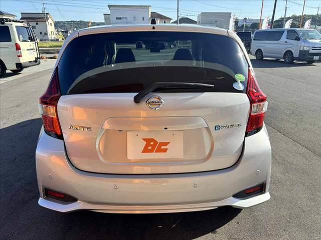 ノート e-パワー B FOUR 禁煙 4WD エマブレ インテリジェントアラウンドビューモニター インテリジェントルームミラー ETC 前後ドラレコ マット バイザー オーディオ オートヘッドライト 電格ミラー ACソケット(14枚目)