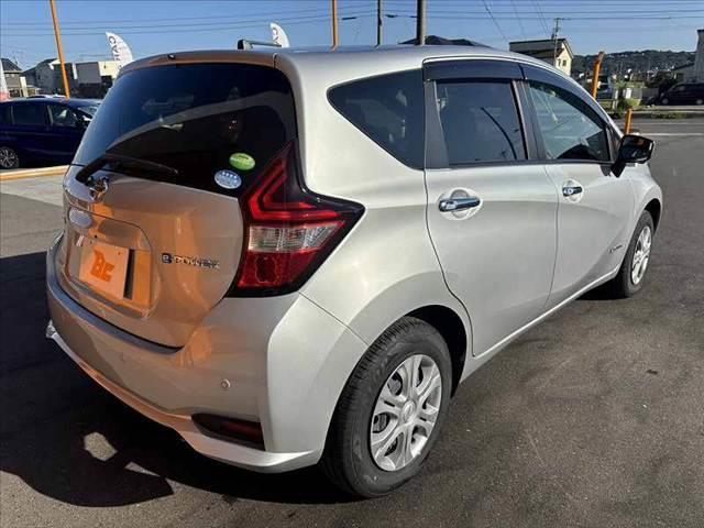 ノート e-パワー B FOUR 禁煙 4WD エマブレ インテリジェントアラウンドビューモニター インテリジェントルームミラー ETC 前後ドラレコ マット バイザー オーディオ オートヘッドライト 電格ミラー ACソケット(15枚目)