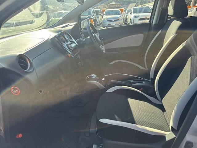 ノート e-パワー B FOUR 禁煙 4WD エマブレ インテリジェントアラウンドビューモニター インテリジェントルームミラー ETC 前後ドラレコ マット バイザー オーディオ オートヘッドライト 電格ミラー ACソケット(18枚目)