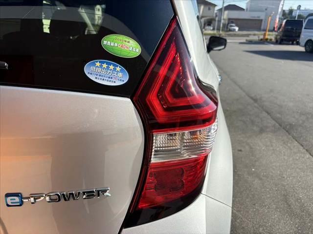 ノート e-パワー B FOUR 禁煙 4WD エマブレ インテリジェントアラウンドビューモニター インテリジェントルームミラー ETC 前後ドラレコ マット バイザー オーディオ オートヘッドライト 電格ミラー ACソケット(32枚目)