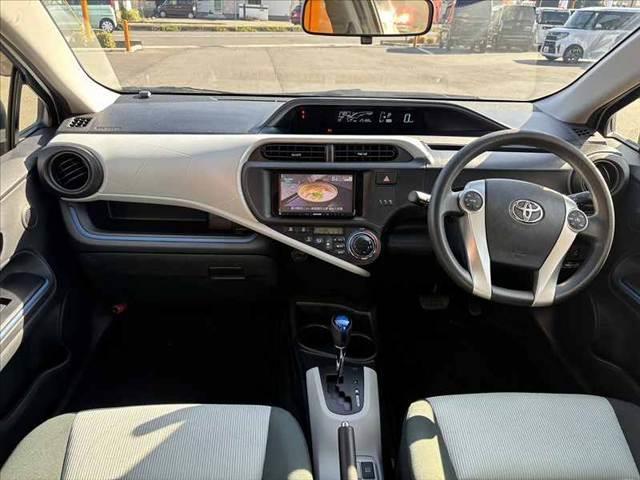 アクア S 禁煙 ナビ TV DVD再生 ETC オートヘッドライト マット バイザー 電格ウインカーミラー オートエアコン ヘッドライトレベライザー ISOFIXシート Pガラス Rワイパー SRSエアB(2枚目)