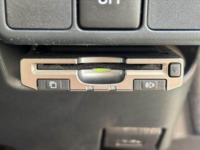 アクア S 禁煙 ナビ TV DVD再生 ETC オートヘッドライト マット バイザー 電格ウインカーミラー オートエアコン ヘッドライトレベライザー ISOFIXシート Pガラス Rワイパー SRSエアB(6枚目)