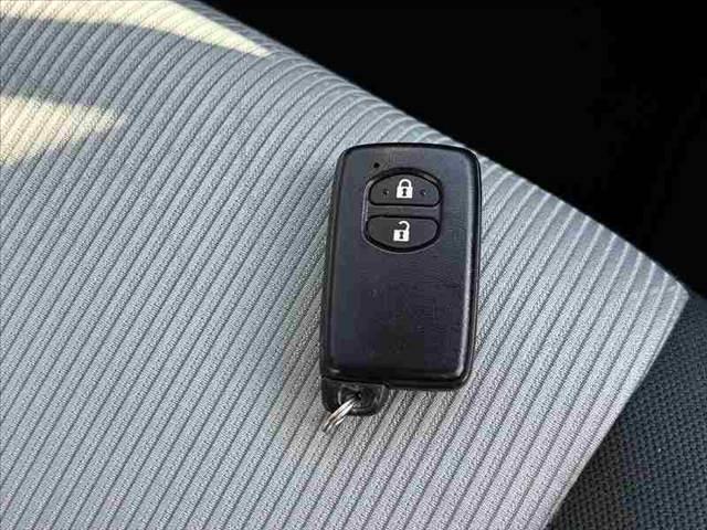 アクア S 禁煙 ナビ TV DVD再生 ETC オートヘッドライト マット バイザー 電格ウインカーミラー オートエアコン ヘッドライトレベライザー ISOFIXシート Pガラス Rワイパー SRSエアB(7枚目)