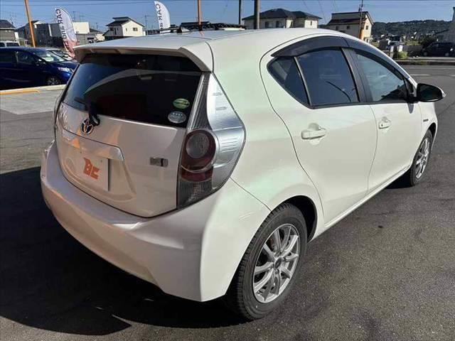 アクア S 禁煙 ナビ TV DVD再生 ETC オートヘッドライト マット バイザー 電格ウインカーミラー オートエアコン ヘッドライトレベライザー ISOFIXシート Pガラス Rワイパー SRSエアB(15枚目)