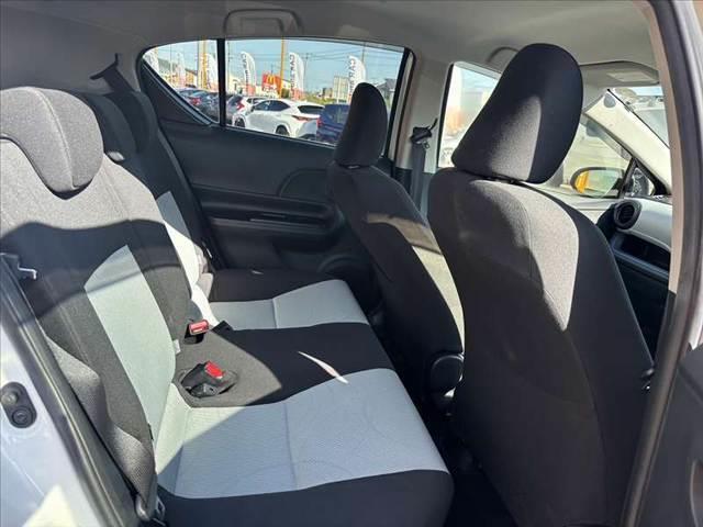 アクア S 禁煙 ナビ TV DVD再生 ETC オートヘッドライト マット バイザー 電格ウインカーミラー オートエアコン ヘッドライトレベライザー ISOFIXシート Pガラス Rワイパー SRSエアB(17枚目)