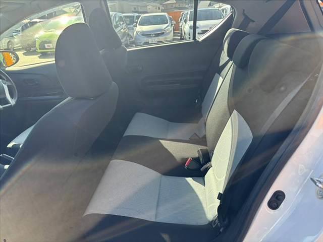 アクア S 禁煙 ナビ TV DVD再生 ETC オートヘッドライト マット バイザー 電格ウインカーミラー オートエアコン ヘッドライトレベライザー ISOFIXシート Pガラス Rワイパー SRSエアB(19枚目)