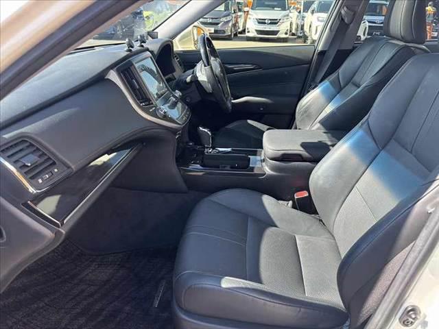 クラウンハイブリッド アスリートS 禁煙 ムーンルーフ 黒革シート シートヒーター ベンチレーション クリアランスソナー 8型フルセグナビ Bluetooth Bカメラ 社外エアロ 18インチスパッタリングAW スマートキ2個 Pスタ(18枚目)