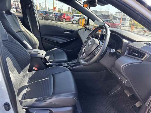 カローラツーリング ハイブリッド ダブルバイビー 禁煙 後期 ツートンルーフ BSM 10.5型ディスプレイ ナビキット ETC2.0 ACコンセント Bluetooth Bカメラ LEDヘッド BSM スマートキー2個 Pスタート レーダークルーズ(16枚目)