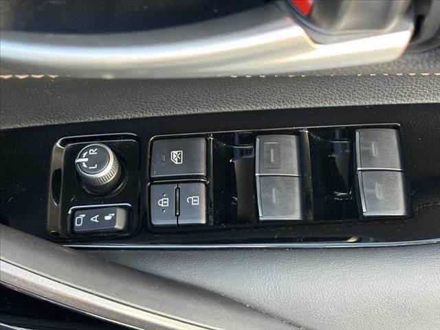 カローラツーリング ハイブリッド ダブルバイビー 禁煙 後期 ツートンルーフ BSM 10.5型ディスプレイ ナビキット ETC2.0 ACコンセント Bluetooth Bカメラ LEDヘッド BSM スマートキー2個 Pスタート レーダークルーズ(29枚目)