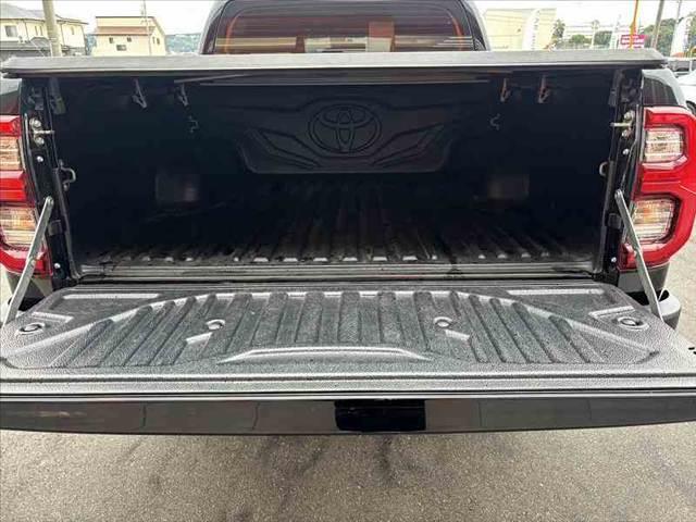 ハイラックス Z GRスポーツ 禁煙 後期 ベッドライナー トノカバー 4WD 8型ディスプレイオーディオ ナビキット Bluetooth プリクラッシュ LDA Aストップ クリソナ ETC USBソケット ACソケット(20枚目)