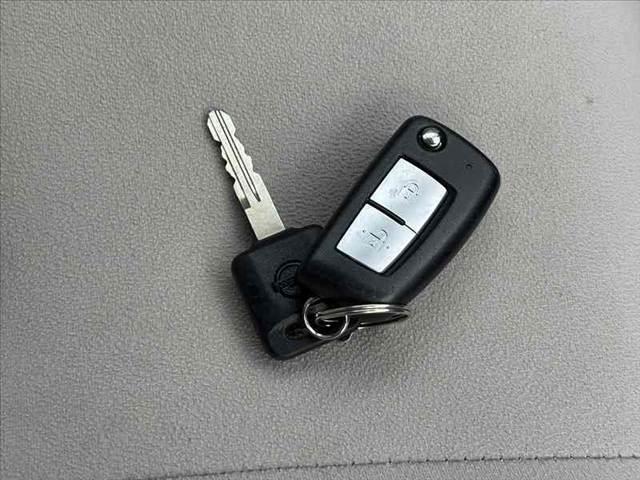 デイズ  禁煙 4WD エマージェンシーブレーキ オートライト キーレスキー Aストップ Aハイビーム クリアランスソナー アームレスト シートリフター チルステ ACソケット Pガラス SRSエアB(7枚目)