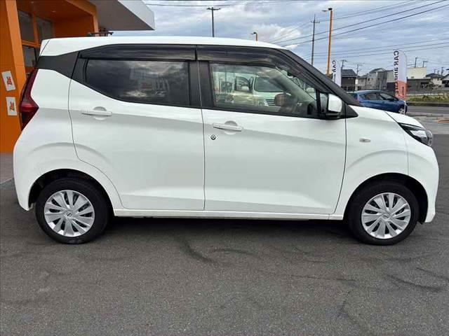 デイズ  禁煙 4WD エマージェンシーブレーキ オートライト キーレスキー Aストップ Aハイビーム クリアランスソナー アームレスト シートリフター チルステ ACソケット Pガラス SRSエアB(11枚目)