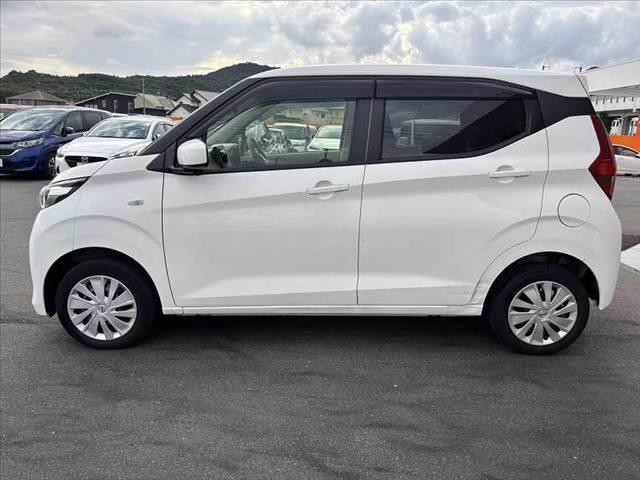 デイズ  禁煙 4WD エマージェンシーブレーキ オートライト キーレスキー Aストップ Aハイビーム クリアランスソナー アームレスト シートリフター チルステ ACソケット Pガラス SRSエアB(12枚目)