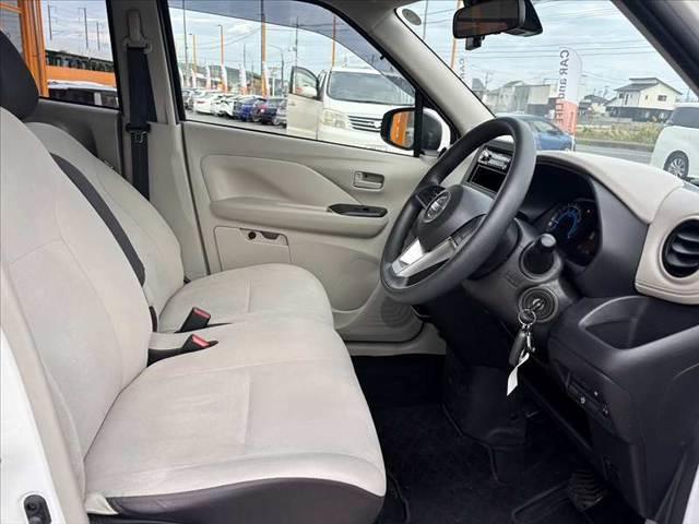 デイズ  禁煙 4WD エマージェンシーブレーキ オートライト キーレスキー Aストップ Aハイビーム クリアランスソナー アームレスト シートリフター チルステ ACソケット Pガラス SRSエアB(16枚目)