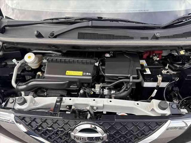 デイズ  禁煙 4WD エマージェンシーブレーキ オートライト キーレスキー Aストップ Aハイビーム クリアランスソナー アームレスト シートリフター チルステ ACソケット Pガラス SRSエアB(39枚目)