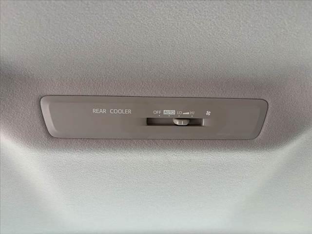 ノア X Vパッケージ 4WD 電スラドア 純正ナビ フルセグ Bカメラ BT DVD再生 キーレス ビルトインETC マット バイザー オートエアコン ACソケット 電格ウインカーミラー Pガラス ステリモ SRSエアB(7枚目)