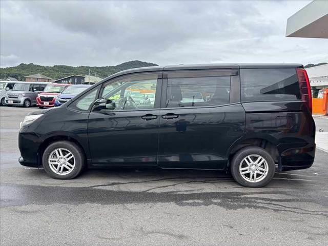 ノア X Vパッケージ 4WD 電スラドア 純正ナビ フルセグ Bカメラ BT DVD再生 キーレス ビルトインETC マット バイザー オートエアコン ACソケット 電格ウインカーミラー Pガラス ステリモ SRSエアB(12枚目)