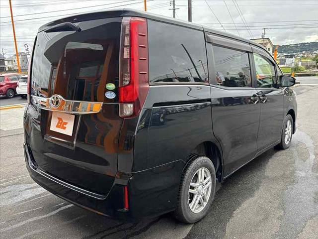 ノア X Vパッケージ 4WD 電スラドア 純正ナビ フルセグ Bカメラ BT DVD再生 キーレス ビルトインETC マット バイザー オートエアコン ACソケット 電格ウインカーミラー Pガラス ステリモ SRSエアB(15枚目)