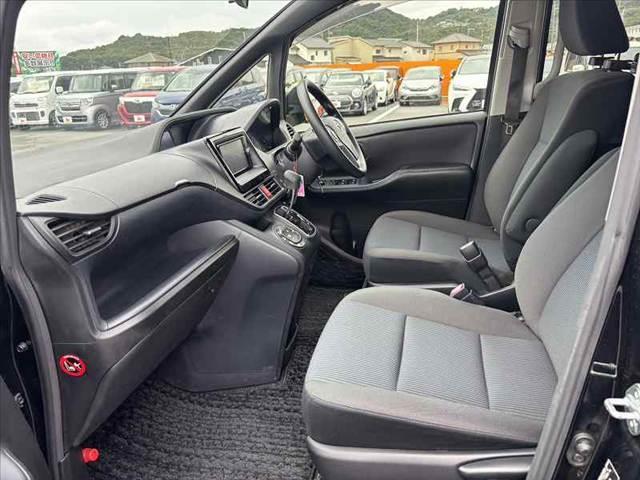 ノア X Vパッケージ 4WD 電スラドア 純正ナビ フルセグ Bカメラ BT DVD再生 キーレス ビルトインETC マット バイザー オートエアコン ACソケット 電格ウインカーミラー Pガラス ステリモ SRSエアB(18枚目)