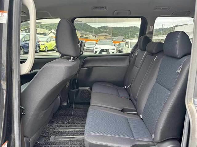 ノア X Vパッケージ 4WD 電スラドア 純正ナビ フルセグ Bカメラ BT DVD再生 キーレス ビルトインETC マット バイザー オートエアコン ACソケット 電格ウインカーミラー Pガラス ステリモ SRSエアB(19枚目)