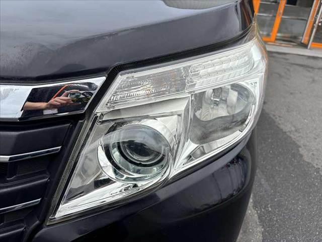 ノア X Vパッケージ 4WD 電スラドア 純正ナビ フルセグ Bカメラ BT DVD再生 キーレス ビルトインETC マット バイザー オートエアコン ACソケット 電格ウインカーミラー Pガラス ステリモ SRSエアB(30枚目)