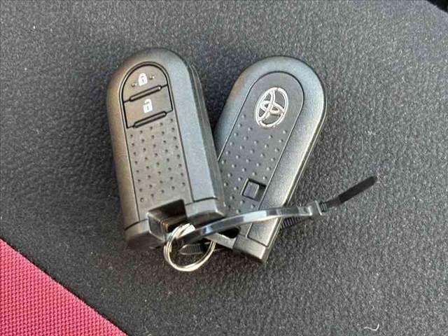 パッソ モーダ フルセグナビ スマートキー2個 LEDヘッドライト DVD再生 オートエアコン アイドリングストップ プライバシーガラス 電格ミラー シートリフター SRSエアバッグ リアワイパー ベンチシート(7枚目)