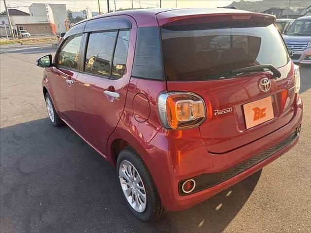 パッソ モーダ フルセグナビ スマートキー2個 LEDヘッドライト DVD再生 オートエアコン アイドリングストップ プライバシーガラス 電格ミラー シートリフター SRSエアバッグ リアワイパー ベンチシート(13枚目)