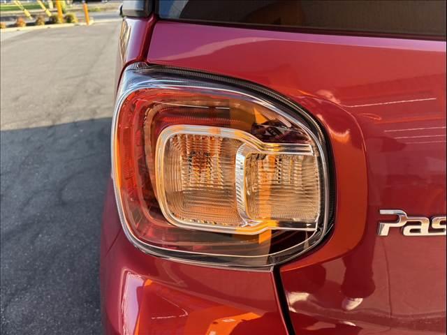 パッソ モーダ フルセグナビ スマートキー2個 LEDヘッドライト DVD再生 オートエアコン アイドリングストップ プライバシーガラス 電格ミラー シートリフター SRSエアバッグ リアワイパー ベンチシート(29枚目)