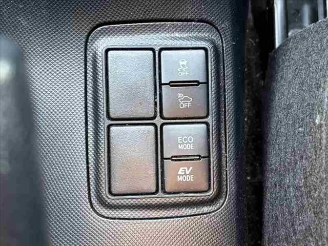 アクア Sスタイルブラック 禁煙 中期 純正ナビ 地デジ Bluetooth スマートキー Pスタート Bカメラ プリクラッシュ Aヘッドランプ Aハイビーム ステリモ ISOFIX アームレスト ACソケット コーナーポール(5枚目)