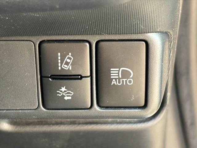 アクア Sスタイルブラック 禁煙 中期 純正ナビ 地デジ Bluetooth スマートキー Pスタート Bカメラ プリクラッシュ Aヘッドランプ Aハイビーム ステリモ ISOFIX アームレスト ACソケット コーナーポール(6枚目)