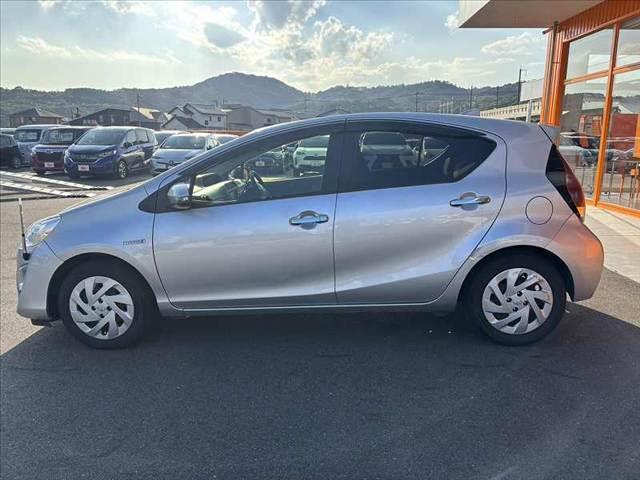 アクア Sスタイルブラック 禁煙 中期 純正ナビ 地デジ Bluetooth スマートキー Pスタート Bカメラ プリクラッシュ Aヘッドランプ Aハイビーム ステリモ ISOFIX アームレスト ACソケット コーナーポール(12枚目)