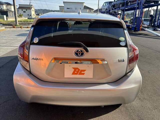 アクア Sスタイルブラック 禁煙 中期 純正ナビ 地デジ Bluetooth スマートキー Pスタート Bカメラ プリクラッシュ Aヘッドランプ Aハイビーム ステリモ ISOFIX アームレスト ACソケット コーナーポール(14枚目)