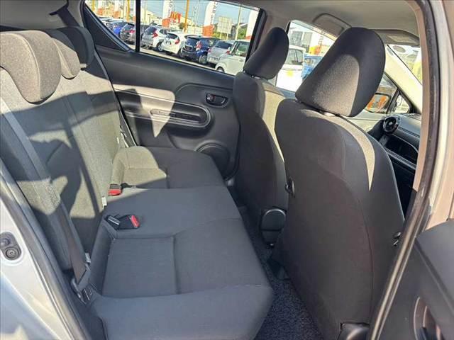 アクア Sスタイルブラック 禁煙 中期 純正ナビ 地デジ Bluetooth スマートキー Pスタート Bカメラ プリクラッシュ Aヘッドランプ Aハイビーム ステリモ ISOFIX アームレスト ACソケット コーナーポール(17枚目)