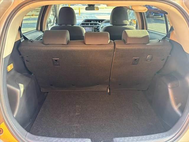 アクア Sスタイルブラック 禁煙 中期 純正ナビ 地デジ Bluetooth スマートキー Pスタート Bカメラ プリクラッシュ Aヘッドランプ Aハイビーム ステリモ ISOFIX アームレスト ACソケット コーナーポール(20枚目)