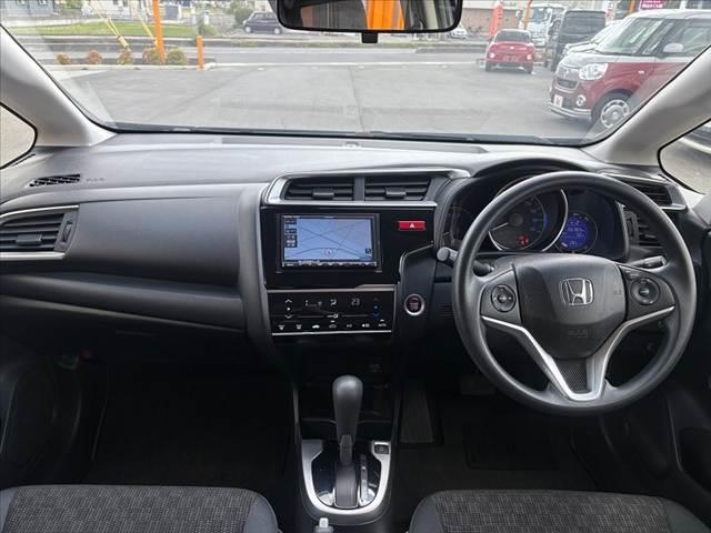 フィット  CTBA クルコン ナビ TV Bカメラ BT ETC スペアキー オートLEDヘッド マット バイザー Pスタート Pガラス 電格ウインカーミラー ACソケット アームレスト SRSエアB(2枚目)