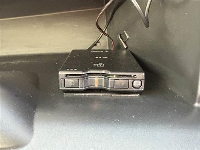 フィット  CTBA クルコン ナビ TV Bカメラ BT ETC スペアキー オートLEDヘッド マット バイザー Pスタート Pガラス 電格ウインカーミラー ACソケット アームレスト SRSエアB(6枚目)