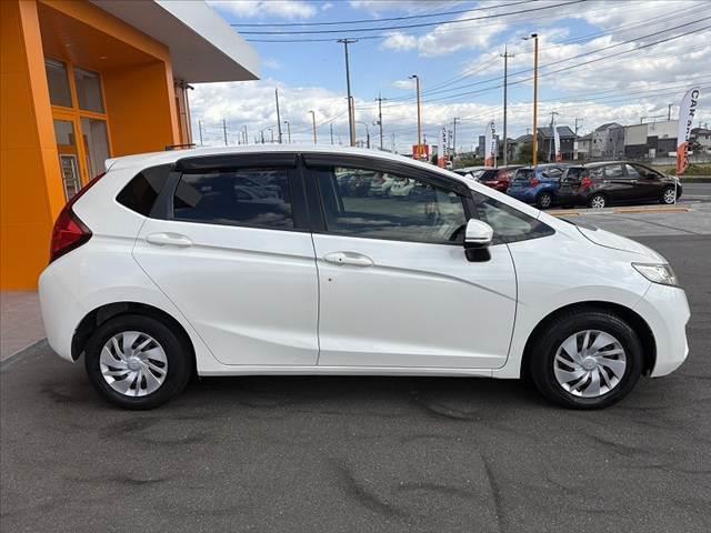 フィット  CTBA クルコン ナビ TV Bカメラ BT ETC スペアキー オートLEDヘッド マット バイザー Pスタート Pガラス 電格ウインカーミラー ACソケット アームレスト SRSエアB(11枚目)