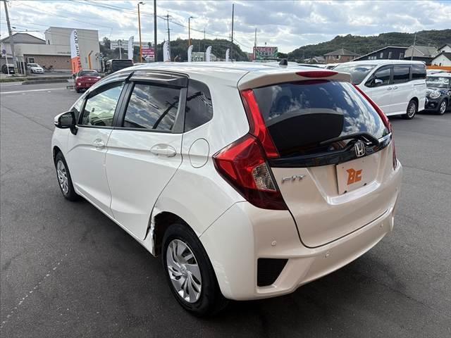 フィット  CTBA クルコン ナビ TV Bカメラ BT ETC スペアキー オートLEDヘッド マット バイザー Pスタート Pガラス 電格ウインカーミラー ACソケット アームレスト SRSエアB(13枚目)