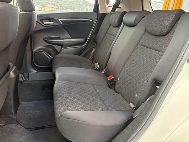 フィット  CTBA クルコン ナビ TV Bカメラ BT ETC スペアキー オートLEDヘッド マット バイザー Pスタート Pガラス 電格ウインカーミラー ACソケット アームレスト SRSエアB(19枚目)