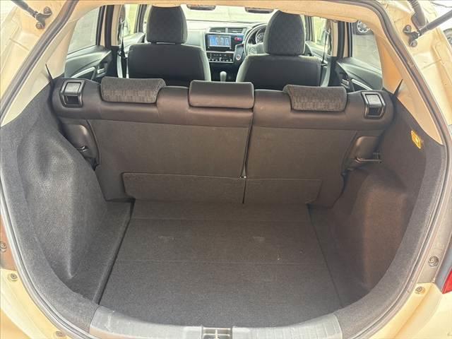 フィット  CTBA クルコン ナビ TV Bカメラ BT ETC スペアキー オートLEDヘッド マット バイザー Pスタート Pガラス 電格ウインカーミラー ACソケット アームレスト SRSエアB(20枚目)