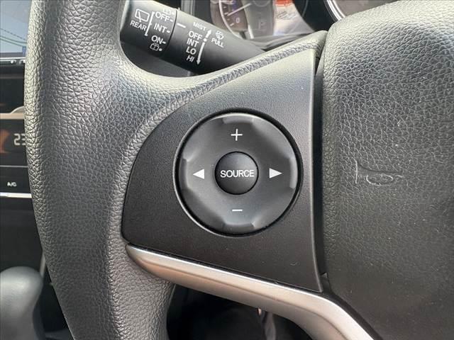 フィット  CTBA クルコン ナビ TV Bカメラ BT ETC スペアキー オートLEDヘッド マット バイザー Pスタート Pガラス 電格ウインカーミラー ACソケット アームレスト SRSエアB(24枚目)