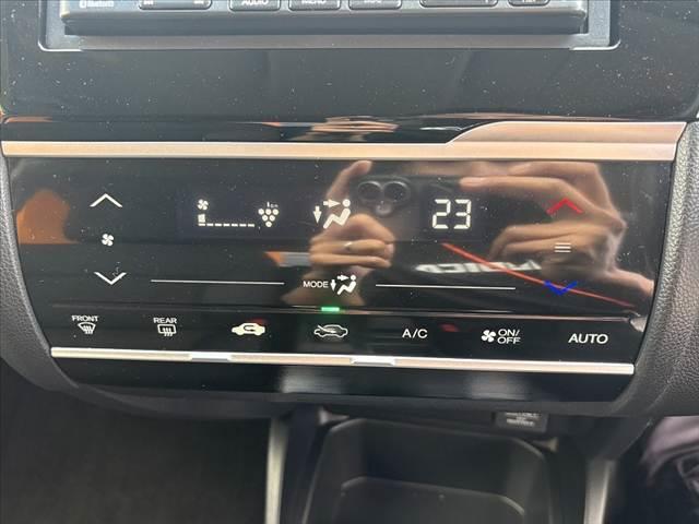 フィット  CTBA クルコン ナビ TV Bカメラ BT ETC スペアキー オートLEDヘッド マット バイザー Pスタート Pガラス 電格ウインカーミラー ACソケット アームレスト SRSエアB(29枚目)