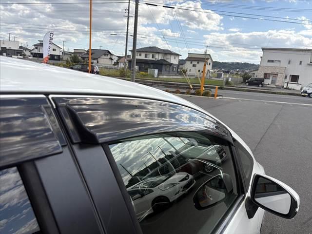 フィット  CTBA クルコン ナビ TV Bカメラ BT ETC スペアキー オートLEDヘッド マット バイザー Pスタート Pガラス 電格ウインカーミラー ACソケット アームレスト SRSエアB(31枚目)