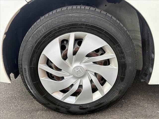 フィット  CTBA クルコン ナビ TV Bカメラ BT ETC スペアキー オートLEDヘッド マット バイザー Pスタート Pガラス 電格ウインカーミラー ACソケット アームレスト SRSエアB(39枚目)